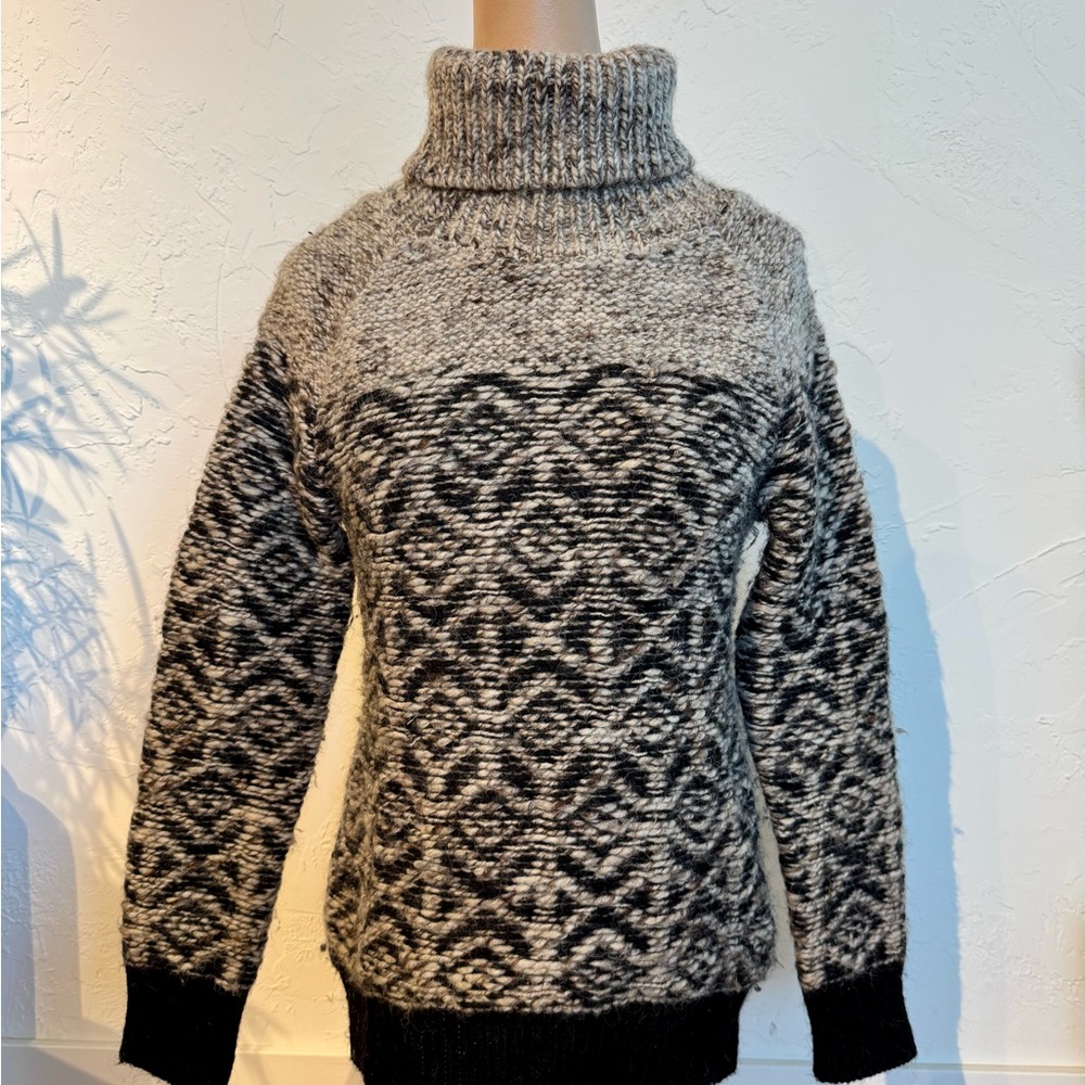 Wilfred Black and Tan Patterned Turtleneck Sweater